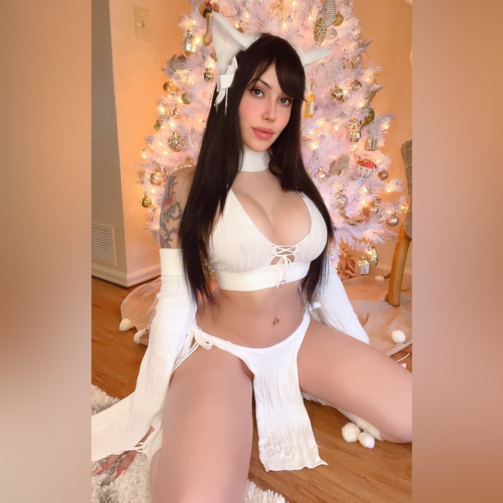 Elegant White Lace-Up Bra Sweater Set